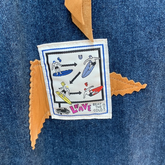 Anne Klein VINTAGE Denim vest. World traveler patches and fringe size large - Picture 11 of 17